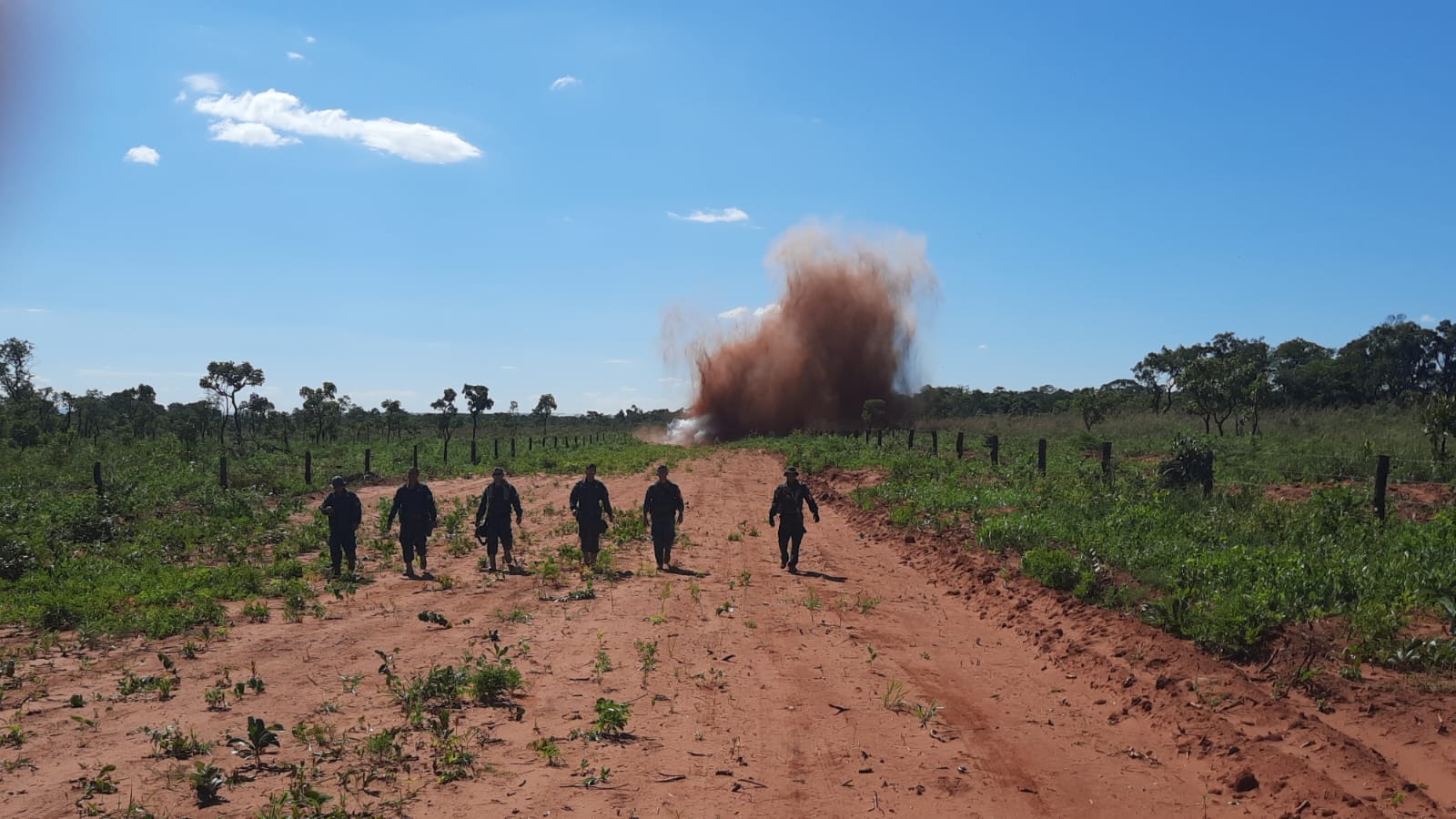 Destruyen pista clandestina con explosivos en Amambay