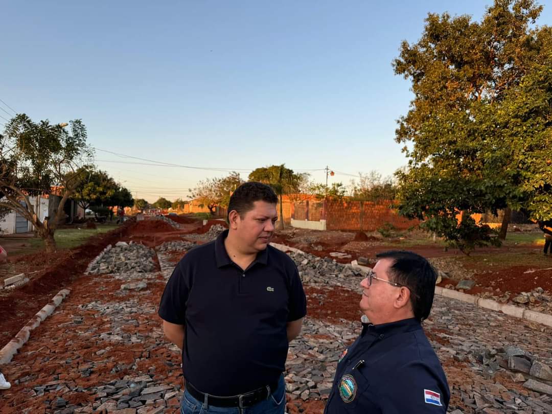 Gobernador verifica obras de empedrado en la fracción Santa Ana