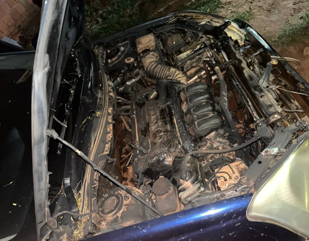 Soldado brasileño presuntamente incendia el automóvil de su ex en Pedro Juan