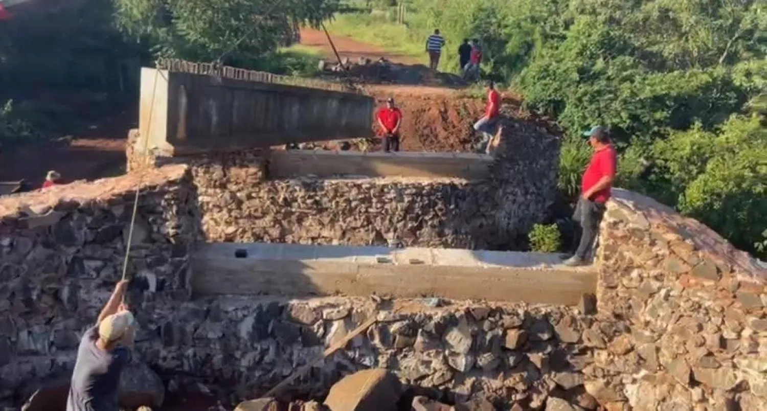 Intendente Wilfrido Figueredo verificó avance de obras del nuevo puente en Santa Clara