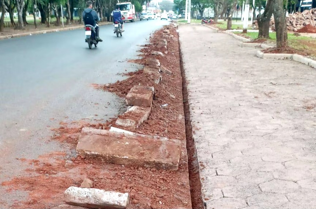 Construyen estacionamiento para agilizar el tránsito vehicular en Pedro Juan