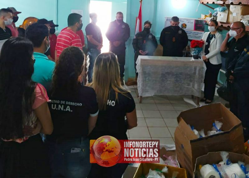 Proyecto Extensión Universitaria de la carrera de Derecho de la UNA, entregó donativos en la cárcel de Pedro Juan.