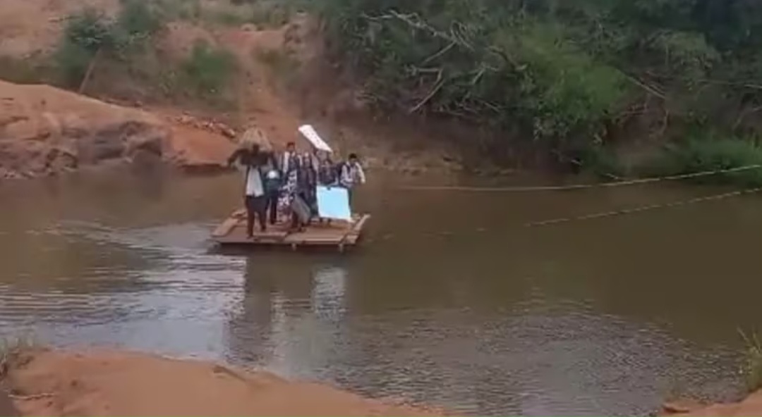 Indigenas cruzarán en balsa el caudaloso río Aquidabán para ir a estudiar