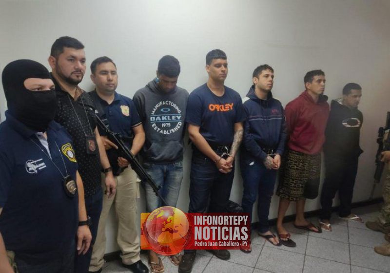 Expulsan del país a presuntos miembros del Primer Comando Capital