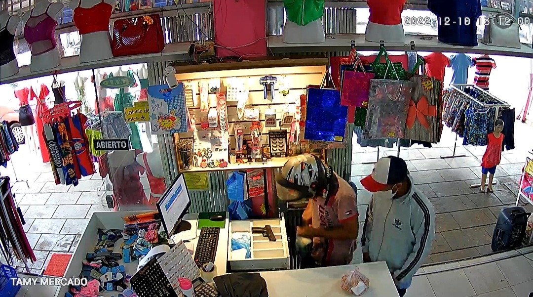 Asalto a mano armada en tienda de modas en Pedro