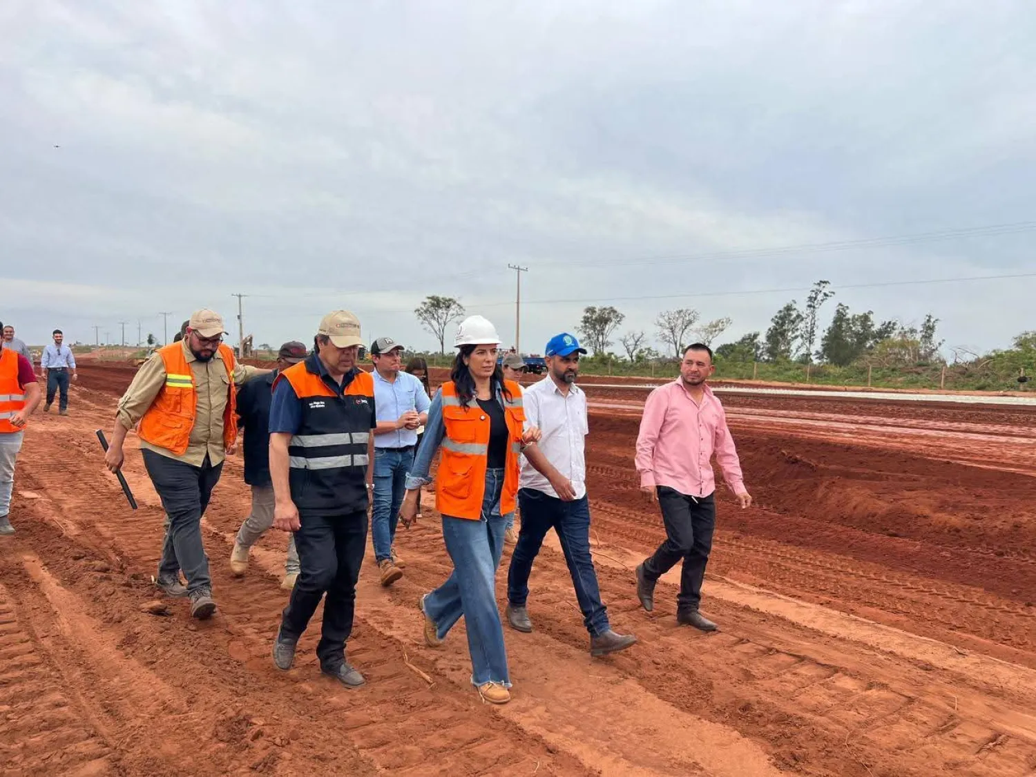 Ministra de Obras recorre avances de la Ruta PY17