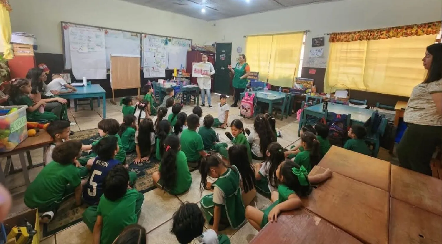 Niños de escuela Pedro Juan participan en jornada educativa sobre salud bucal y alimentación sana