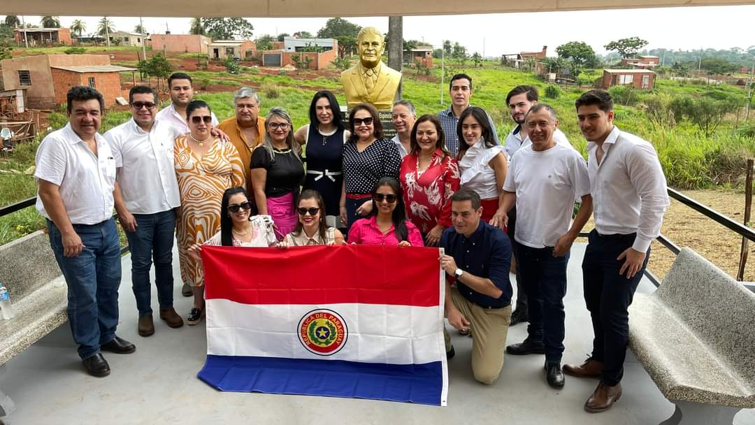 Inauguran busto que homenajea a "Don Paublino Mendoza Espinola"