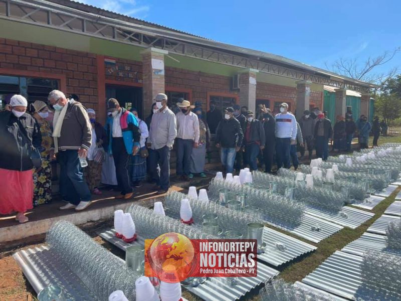 155 familias beneficiadas por proyecto de criadero de aves en Karapaí