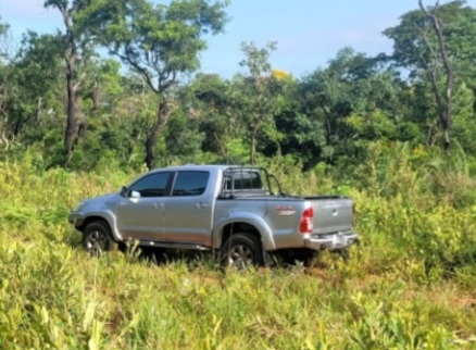 Sicarios abandonan la camioneta robada durante masacre en estancia en el Parque Cerro Corá