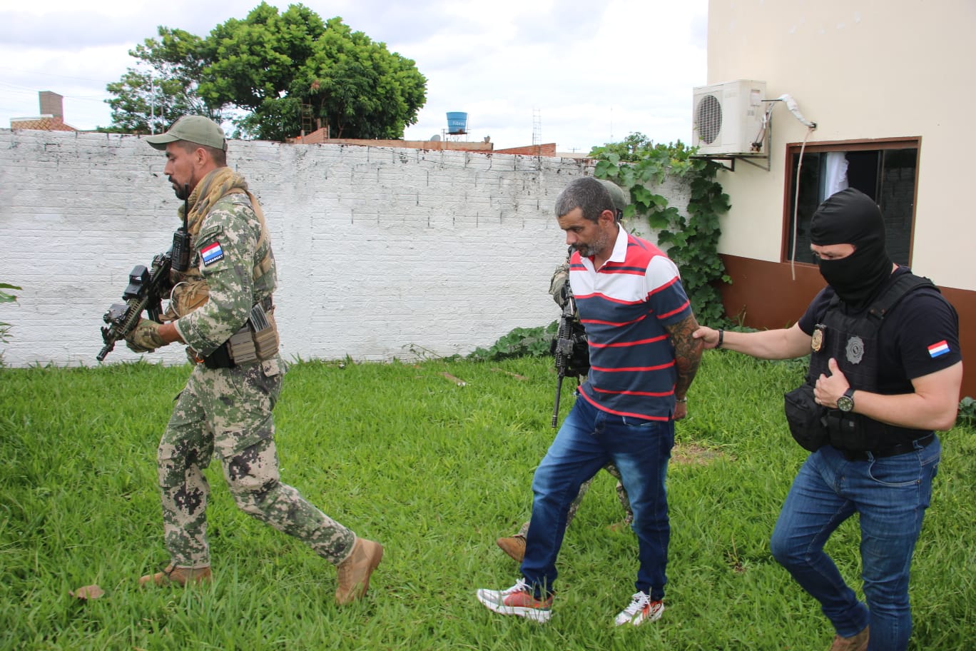 SENAD captura a jefe del PCC durante allanamientos en Salto del Guaira