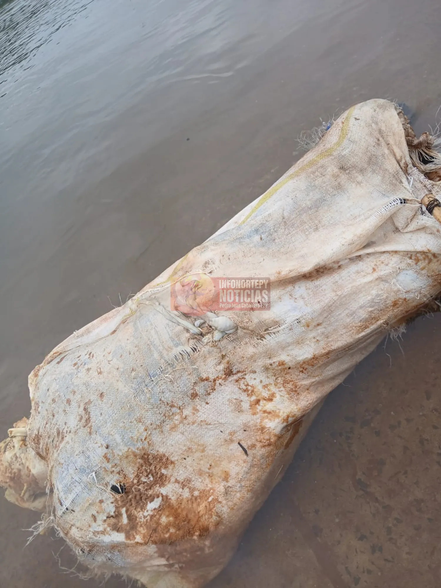 Hallan cuerpo dentro de una bolsa de arpillera en el río Paraná
