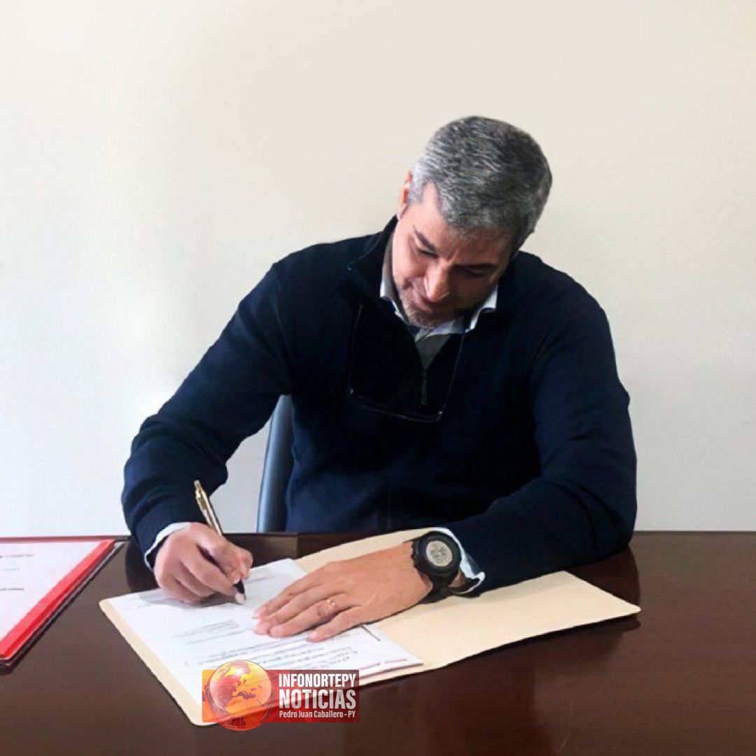 Mario Abdo firma su candidatura para presidir la ANR y se enfrentará a Cartes