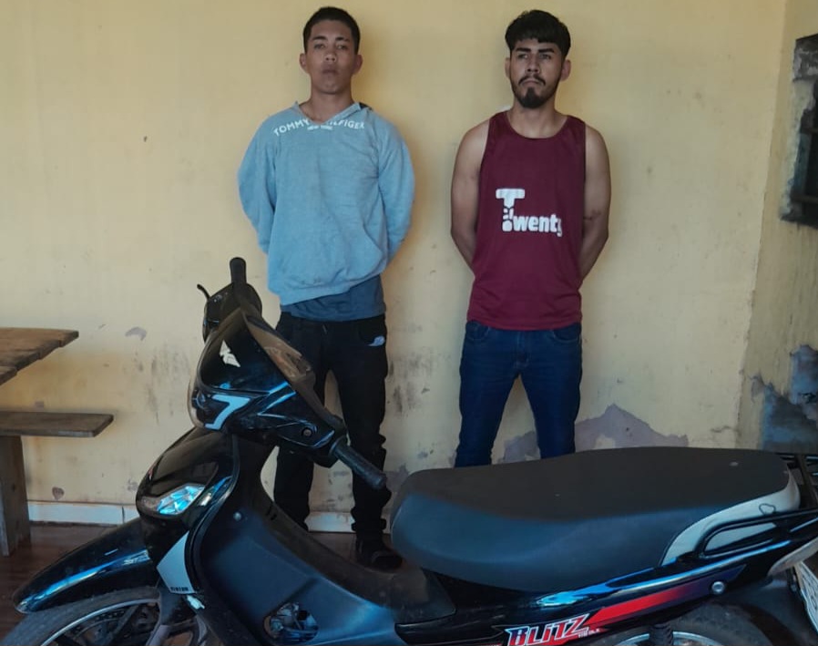 Dos aprehendidos, motocicleta recupera tras persecución en Pedro Juan