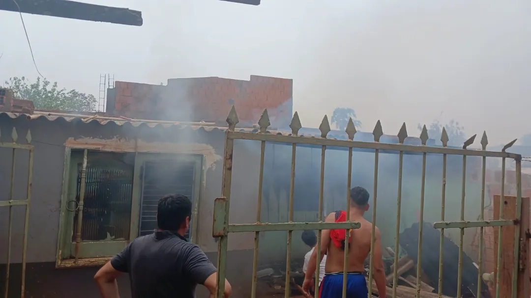 Incendio en vivienda de madera en la Fracción Mangal de Pedro Juan