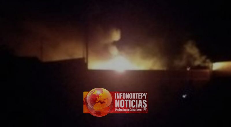 Camión explotó en plena carga de combustible: conductor murió y hubo dos heridos