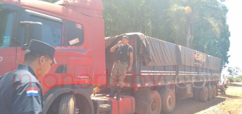 Al estilo “Rápidos y Furiosos”, motochorros roban camión con carga