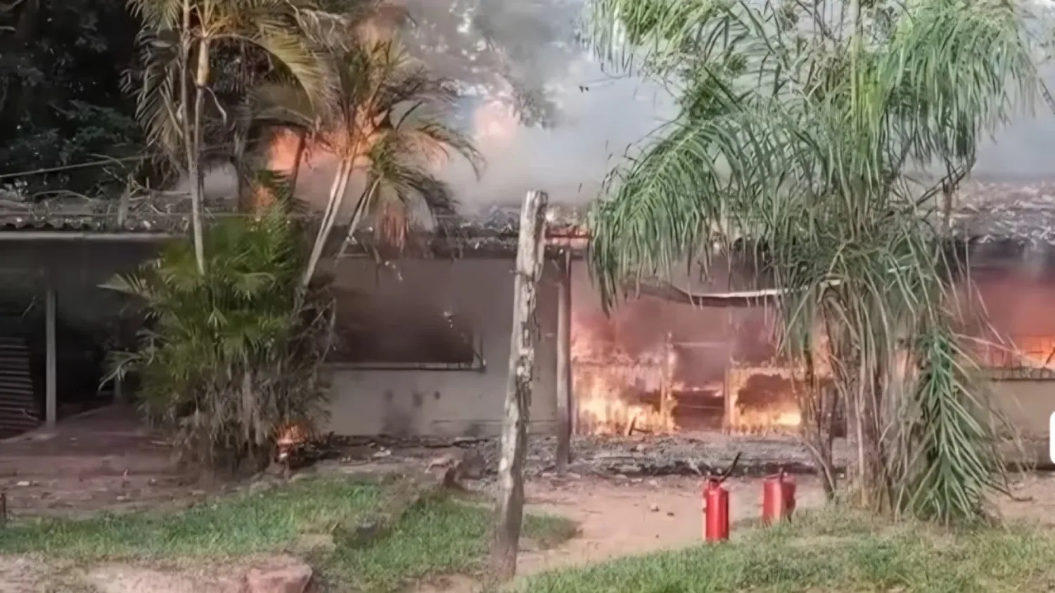 Incendio consume por completo una vivienda en Yby Yaú
