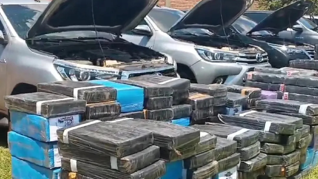 Golpe al narcotráfico: Incautan 14 toneladas de marihuana en convoy con lujosas camionetas