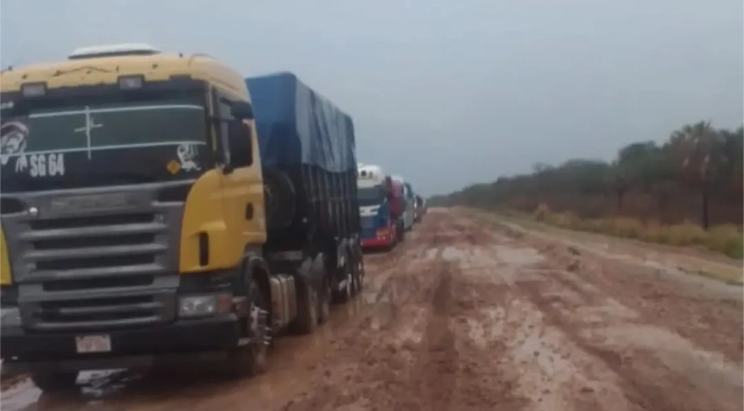 Cientos de camiones varados en ruta que une Concepción y el Chaco