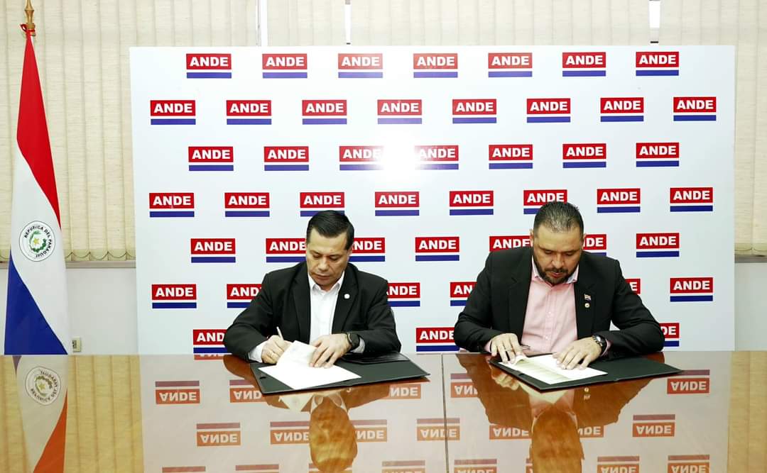 Intendente de Cerro Corá firma convenio con la ANDE para iluminación del municipio