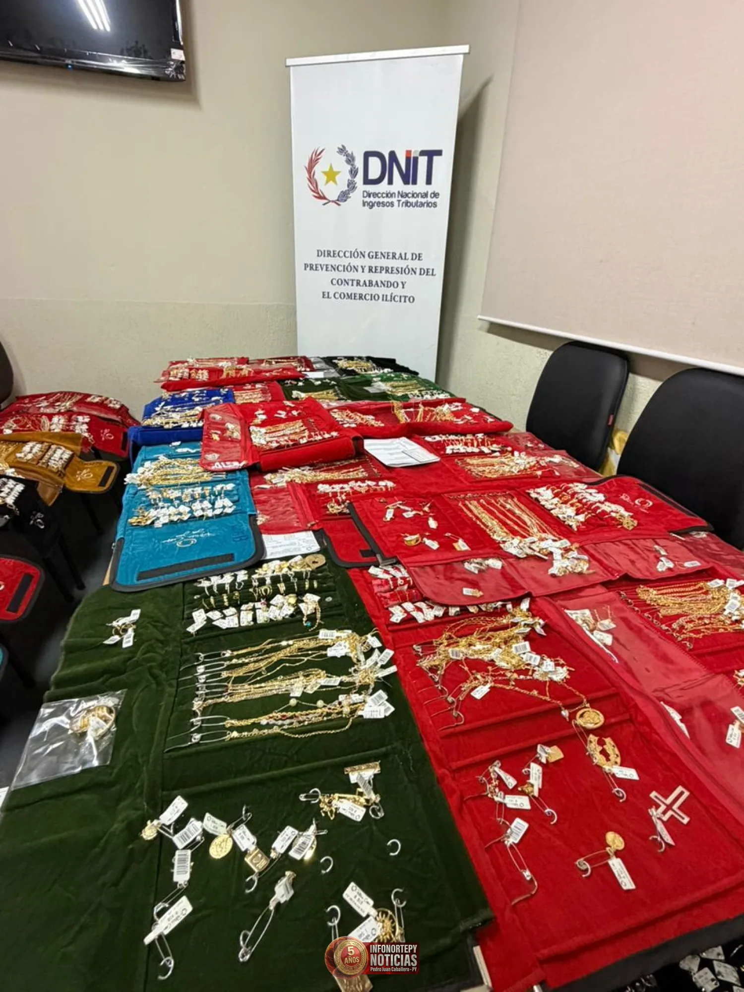 Incautan millonario cargamento de semijoyas de contrabando en control de la DNIT en Cerro Corá