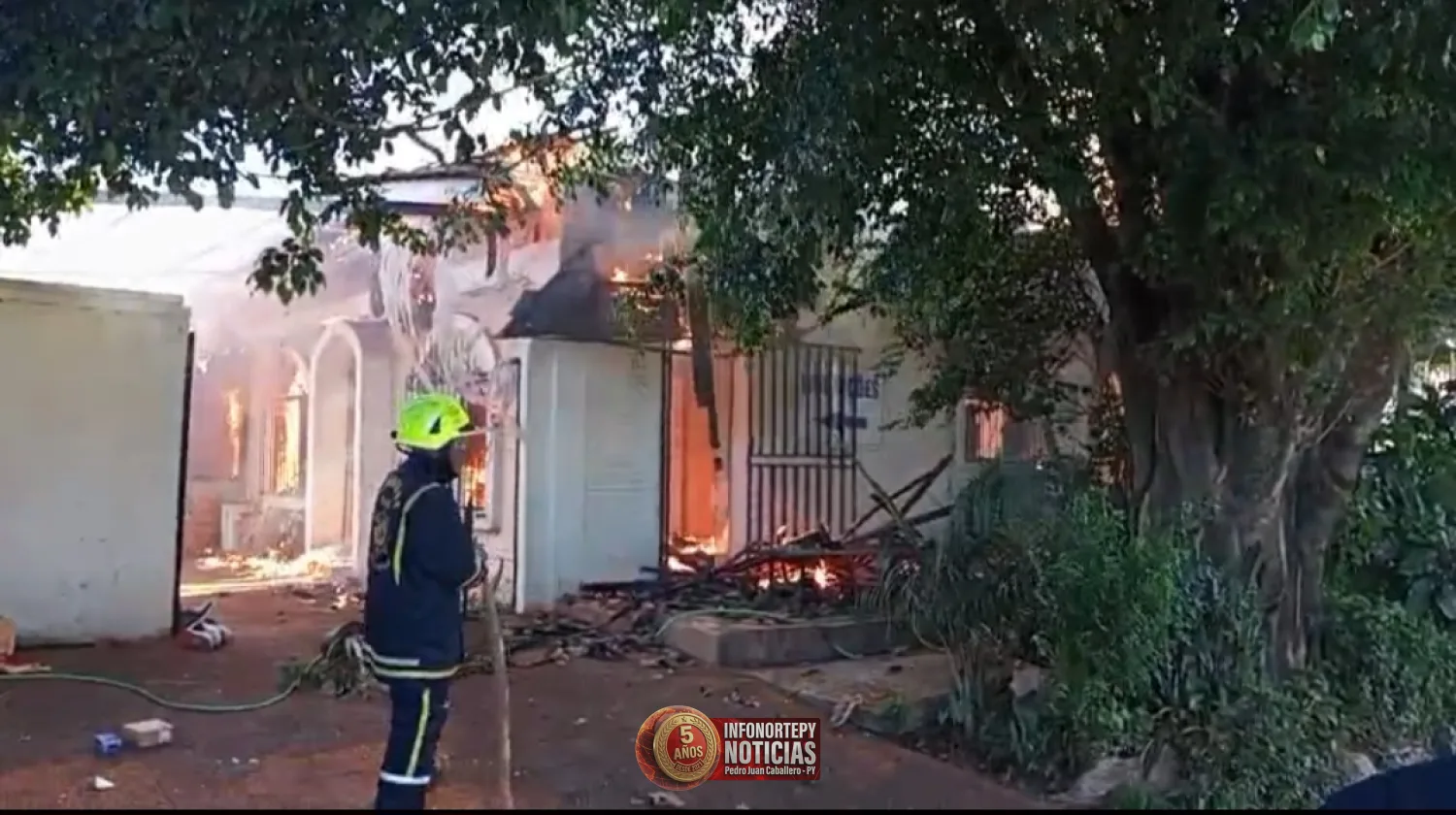 Incendio consumió en su totalidad una vivienda en Pedro Juan