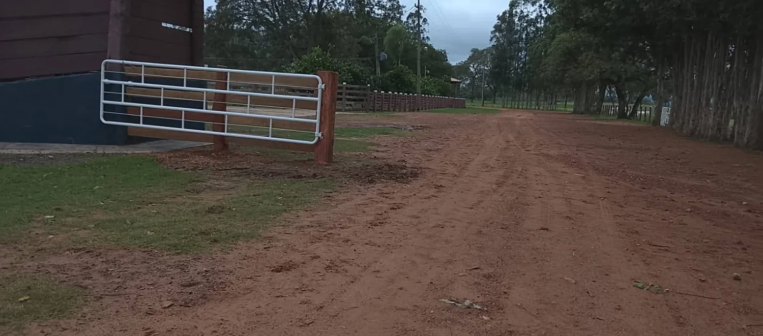 Denuncian cierre de camino vecinal por parte de brasileño en Aquidabán Cañada