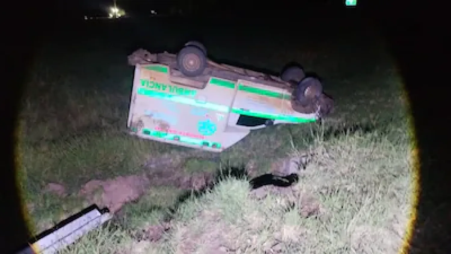 Ambulancia del Hospital de Concepción vuelca en la Ruta PY09