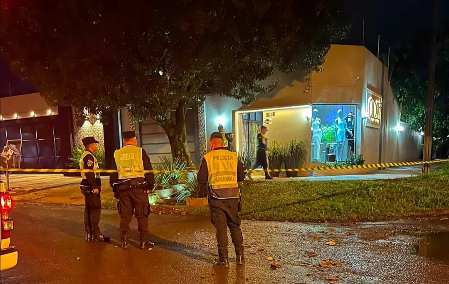 Disparan contra local comercial de venta de ropa femenina en Pedro Juan