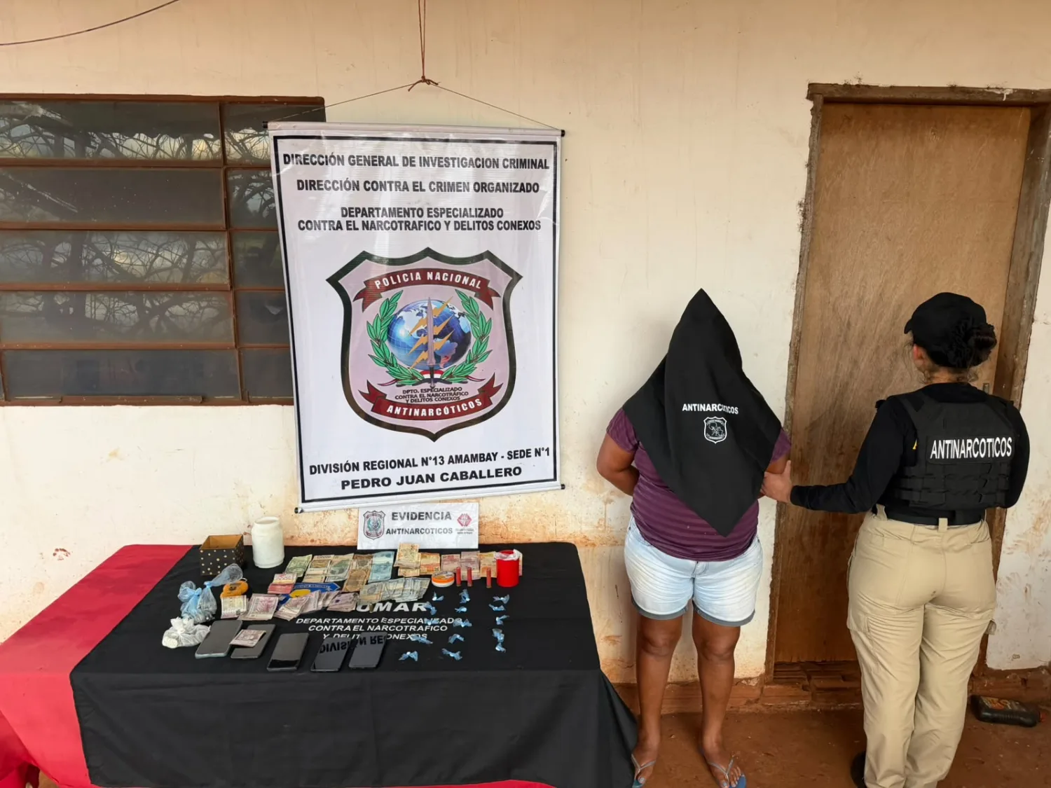Detienen a una mujer con dosis de cocaína durante allanamiento en Cerro Corá