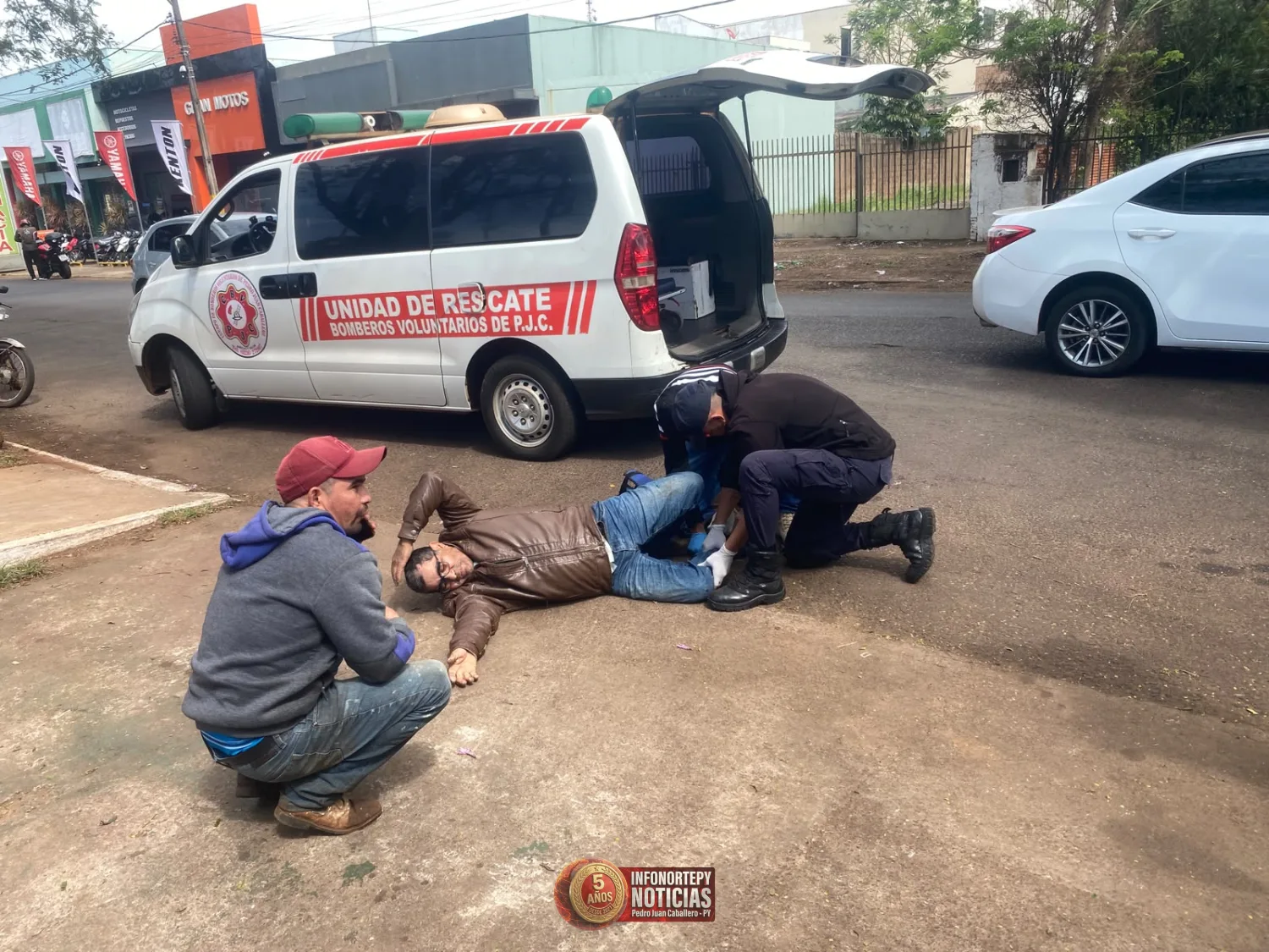 Motociclista de 63 años sufrió fractura expuesta tras accidente en Pedro Juan