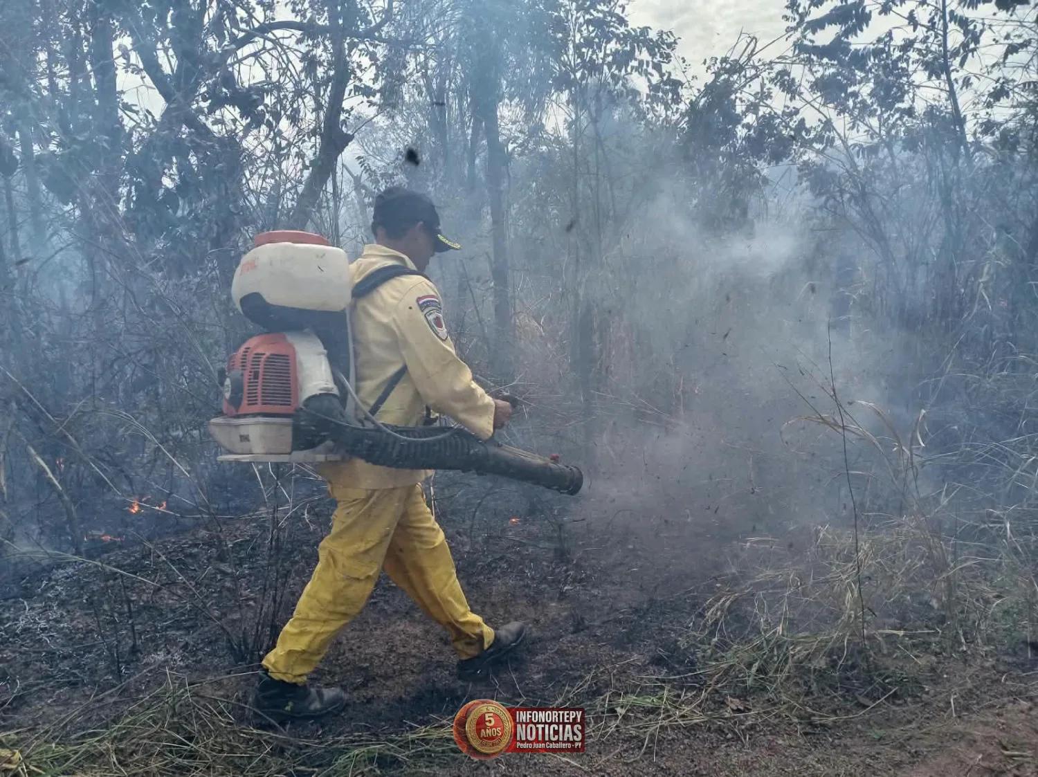 Bomberos controlan incendio de gran magnitud en zona de Cruce Bella Vista
