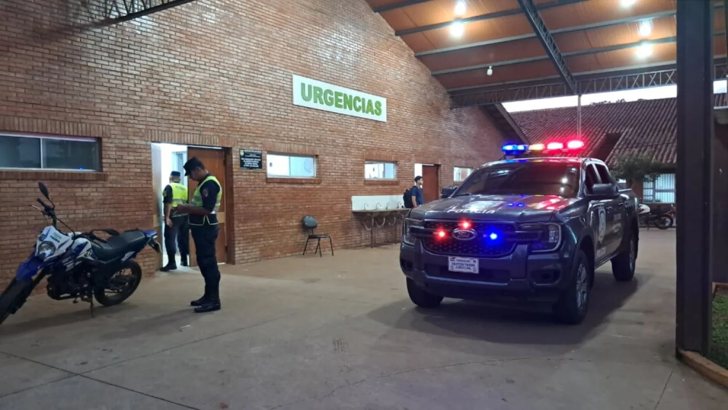 Dos desconocidos, uno presuntamente armado, ingresaron al Hospital Regional de PJC