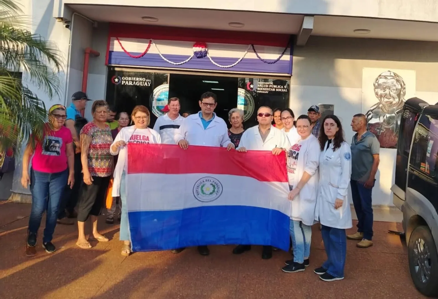 Médicos se manifiestan en Pedro Juan y alertan sobre posibles renuncias de especialistas