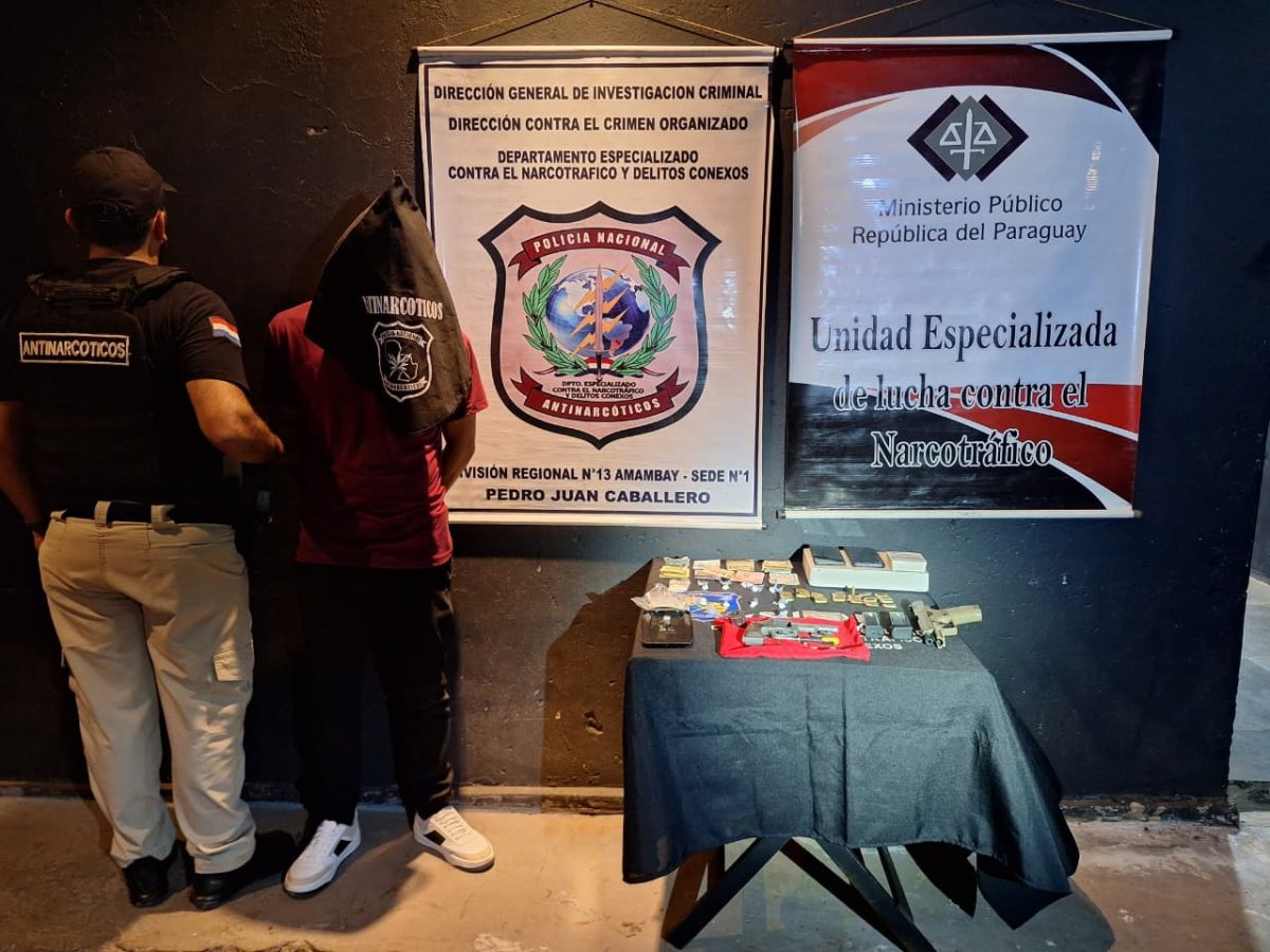 Allanamiento en local gastronómico de Pedro Juan deja un detenido, cocaína y armas incautadas