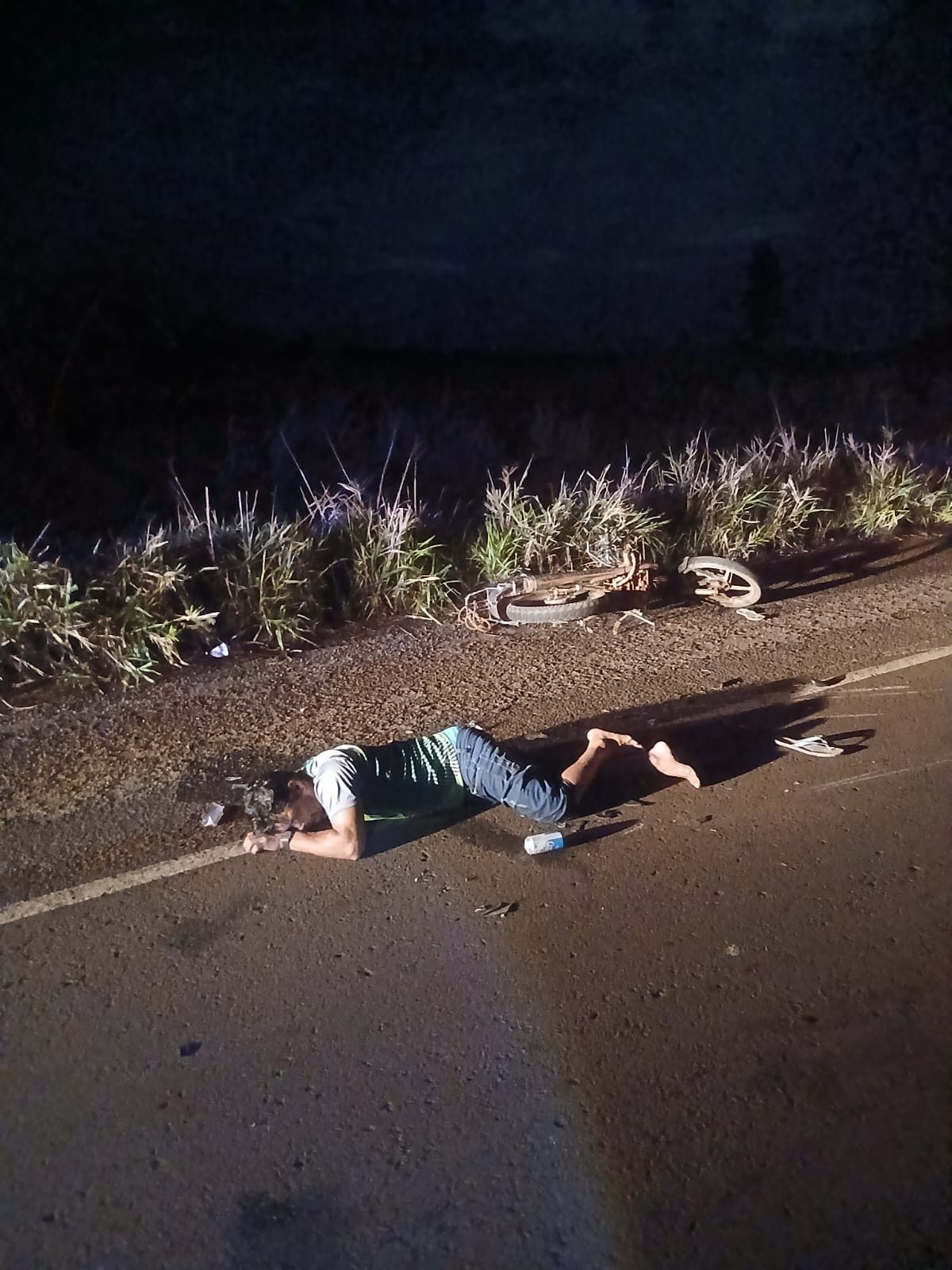 Motociclista resulta herido tras sufrir una caída sobre la Ruta PY11 en Karapaí