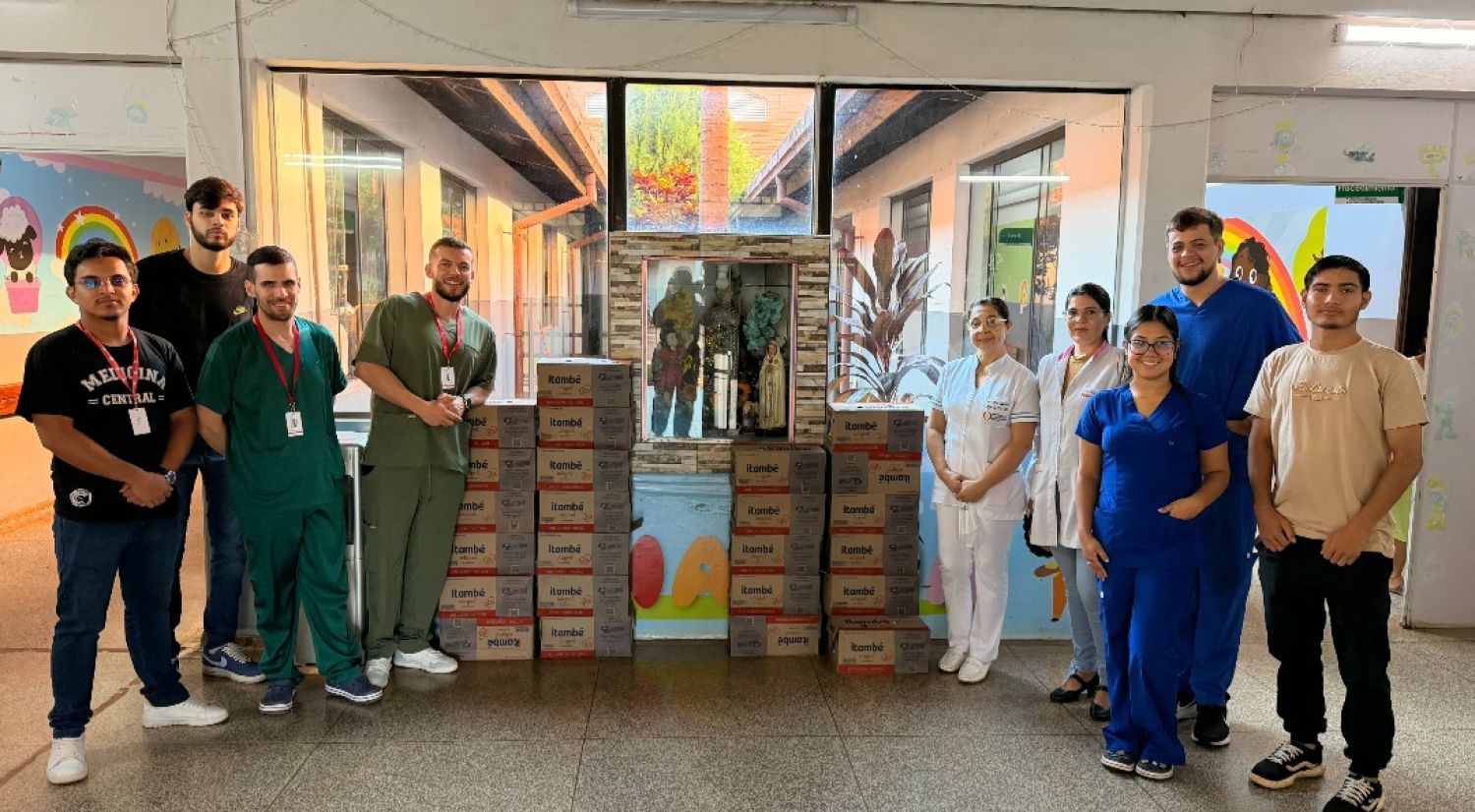 Estudiantes de Medicina de la UCP sede Pedro Juan donan 300 litros de leche al Hospital Regional