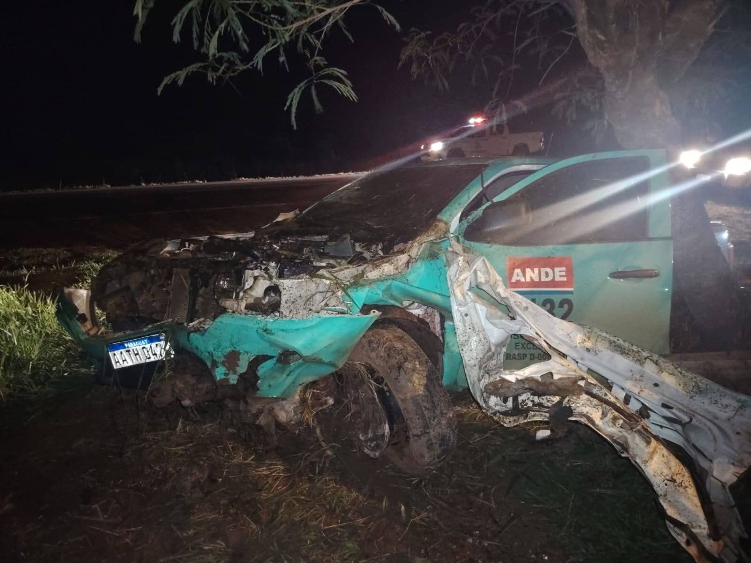 Grave accidente en Yby Ya'u involucra a trabajadores de la ANDE tras choque con caballo suelto