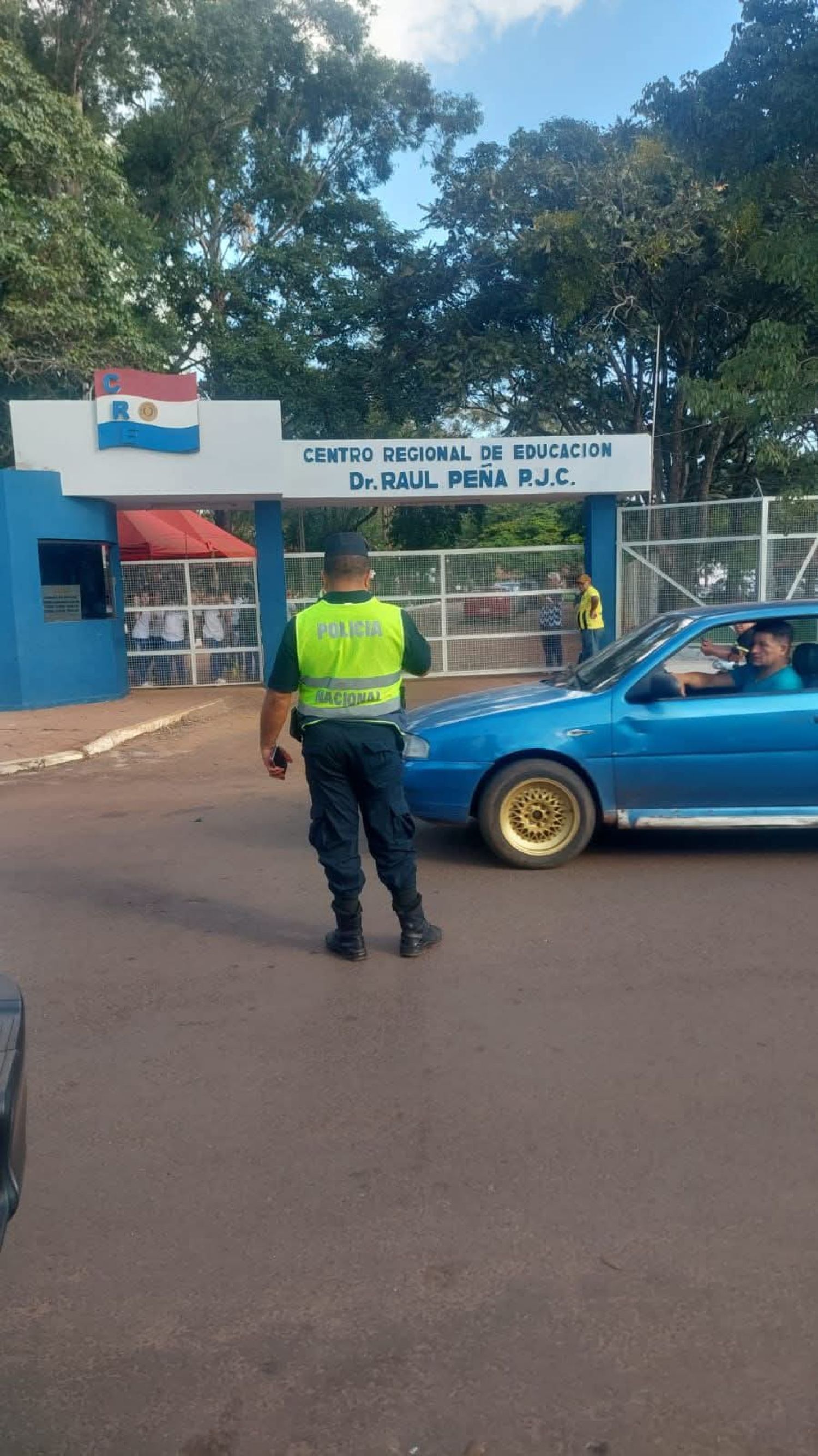 Policía Nacional refuerza seguridad y regulación del tránsito ftente a centros educativos de Pedro Juan