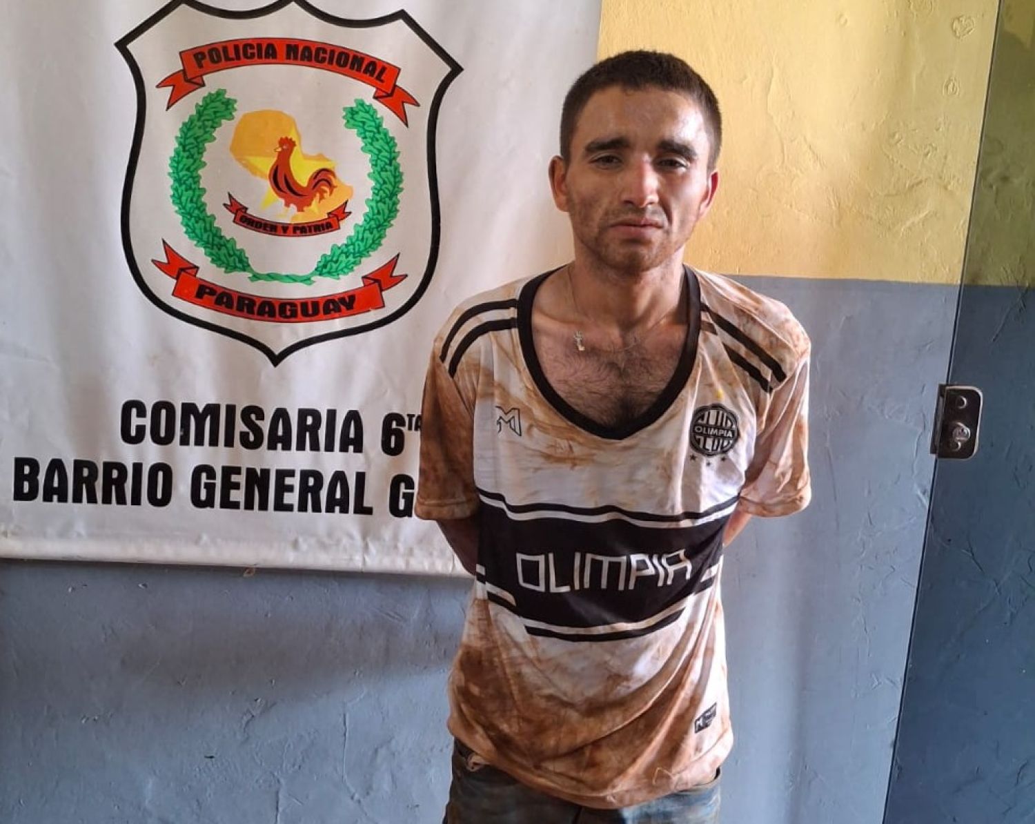 Vecinos reducen a presunto ladrón de motocicleta y lo entregan a la Policía en Pedro