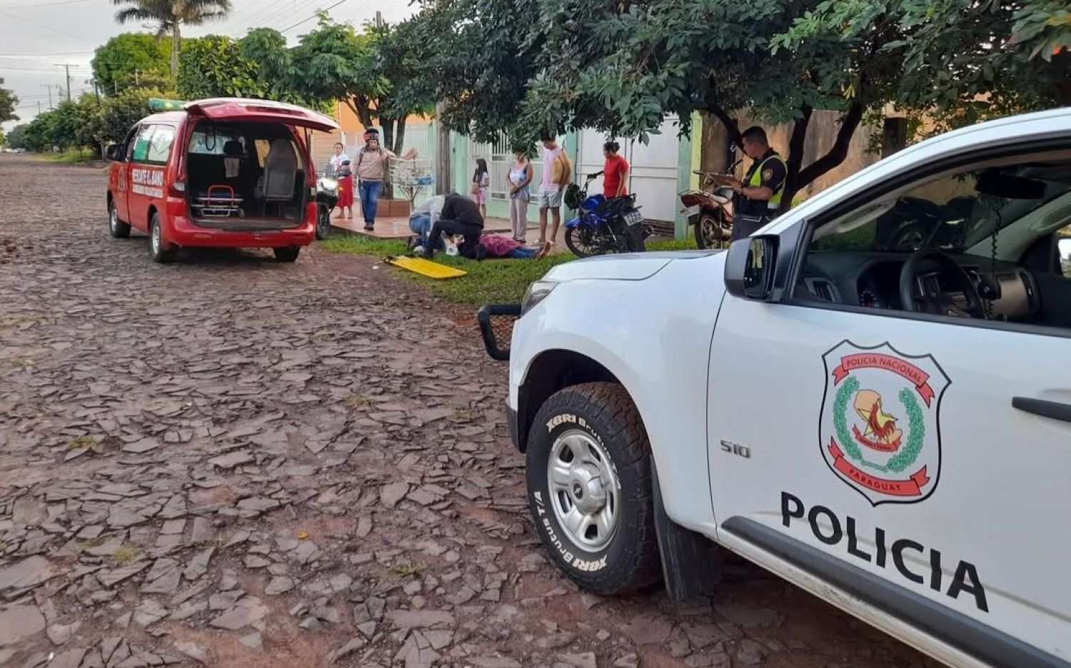 Motociclista resulta herida tras caer por cable suelto en Pedro Juan