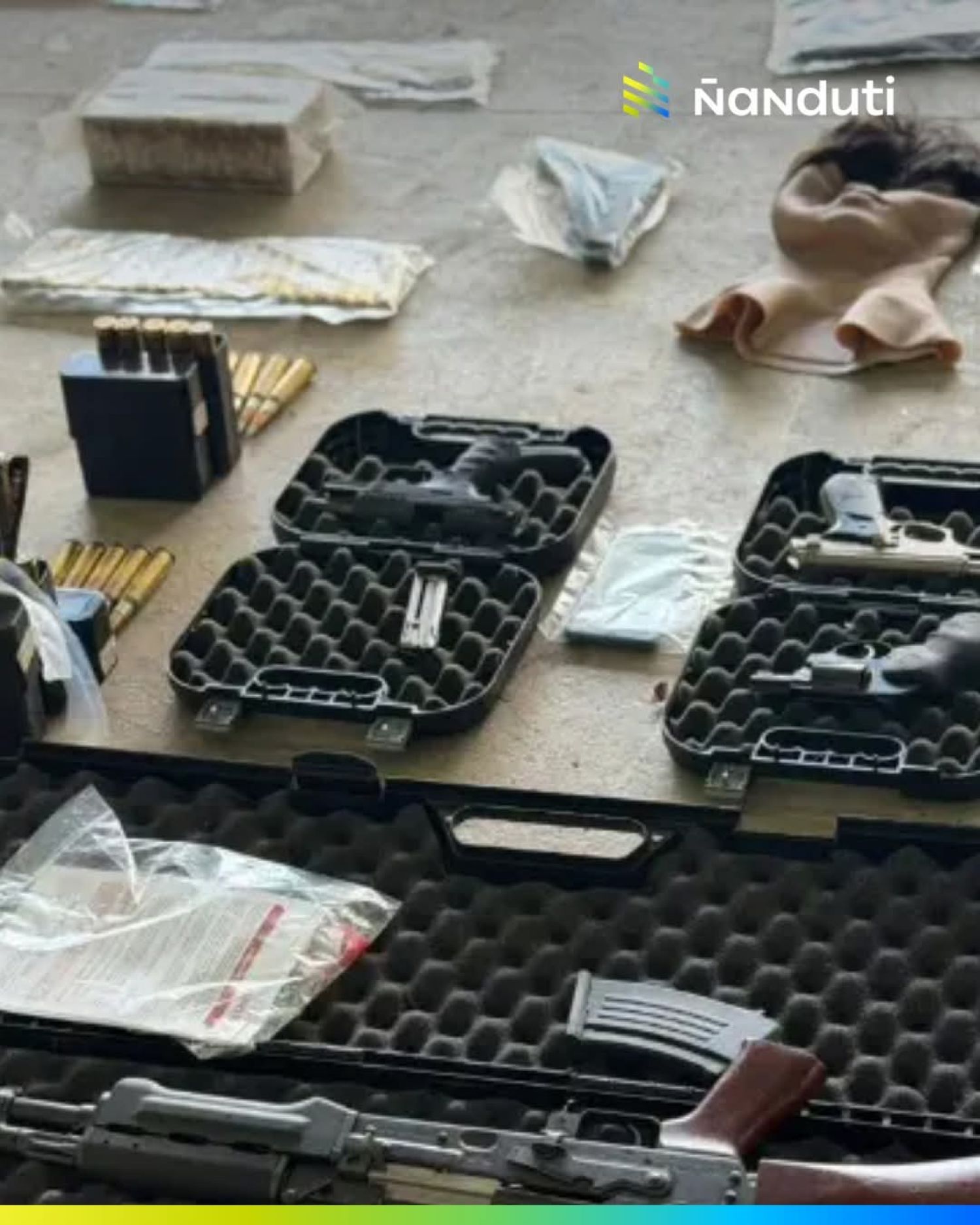 Hallan armas y máscaras hiperrealistas en allanamientos vinculados a red de Sebastián Marset