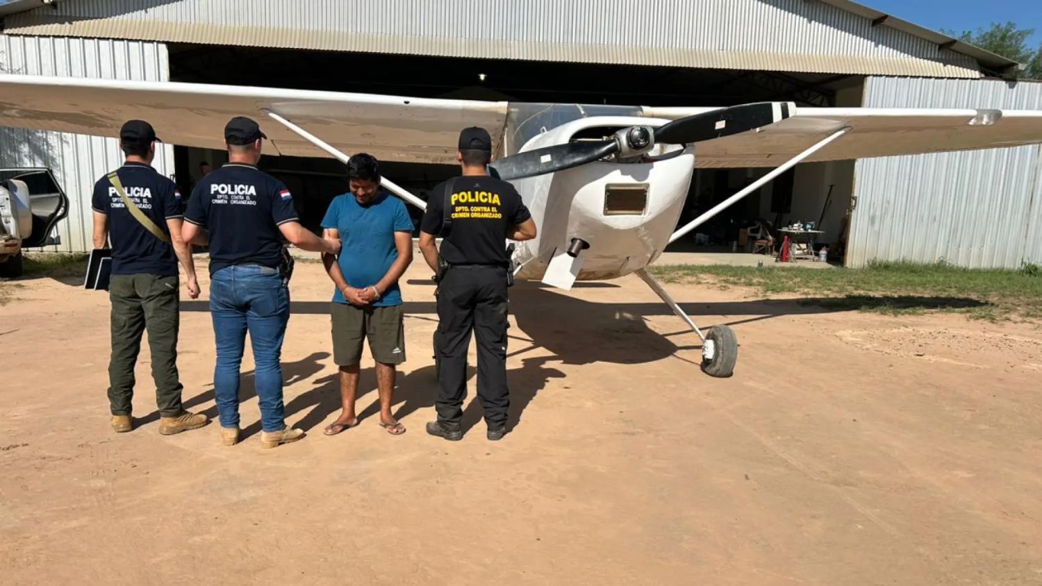Detienen a boliviano e incautan aeronave sin matrícula en aeródromo de Filadelfia