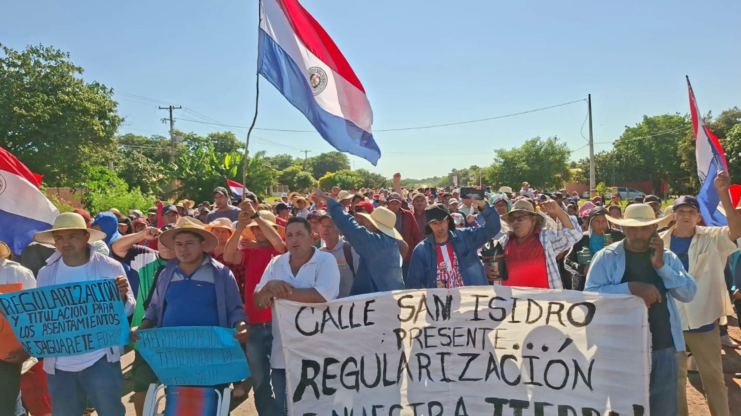 Campesinos cierran ruta PY11 por supuesto embargo de 7.000 hactáreas en Yaguareté Forest