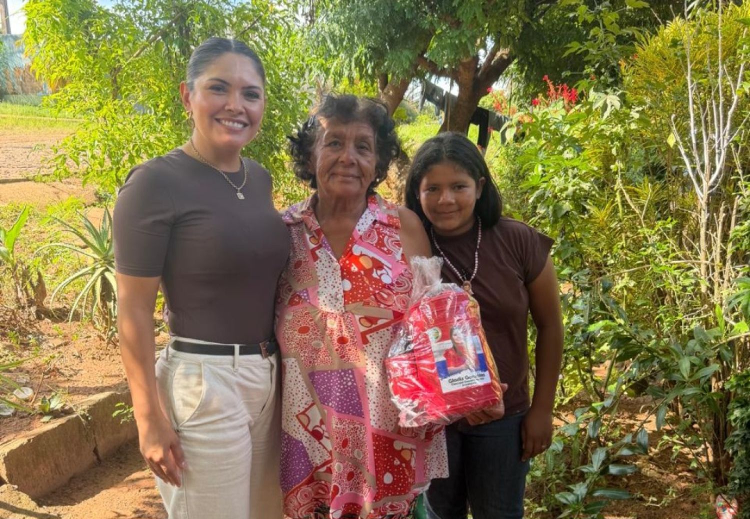 Concejal departamental Gladiz González realiza visitas comunitarias en Zanja Pyta