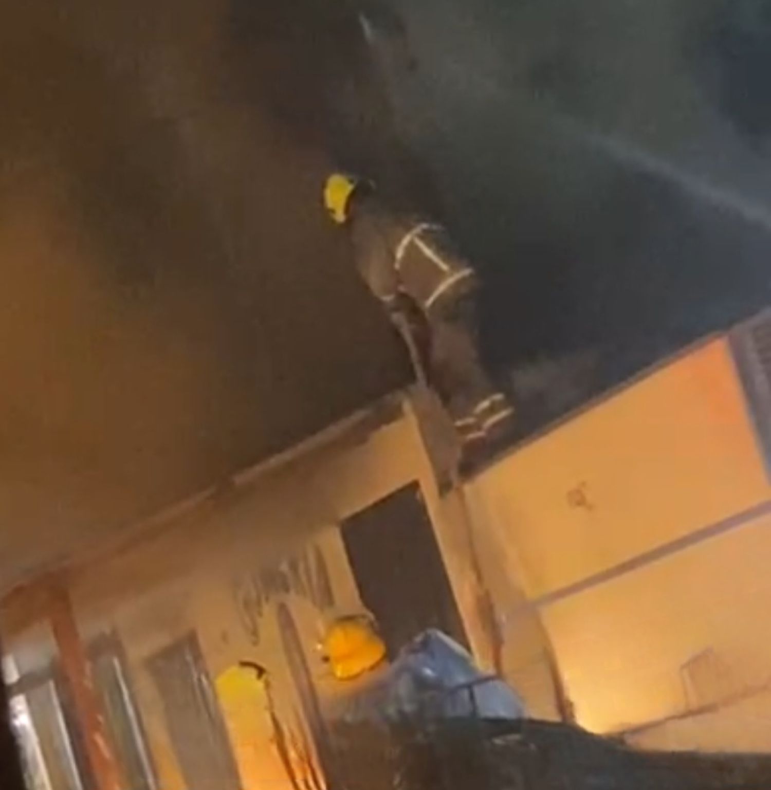 Incendio parcial afectó una gomería en Pedro Juan